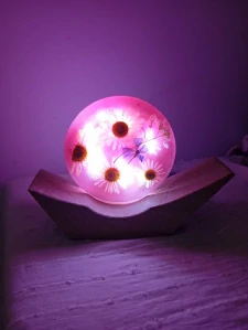 Lampa z pryskyřice Loďka Něha